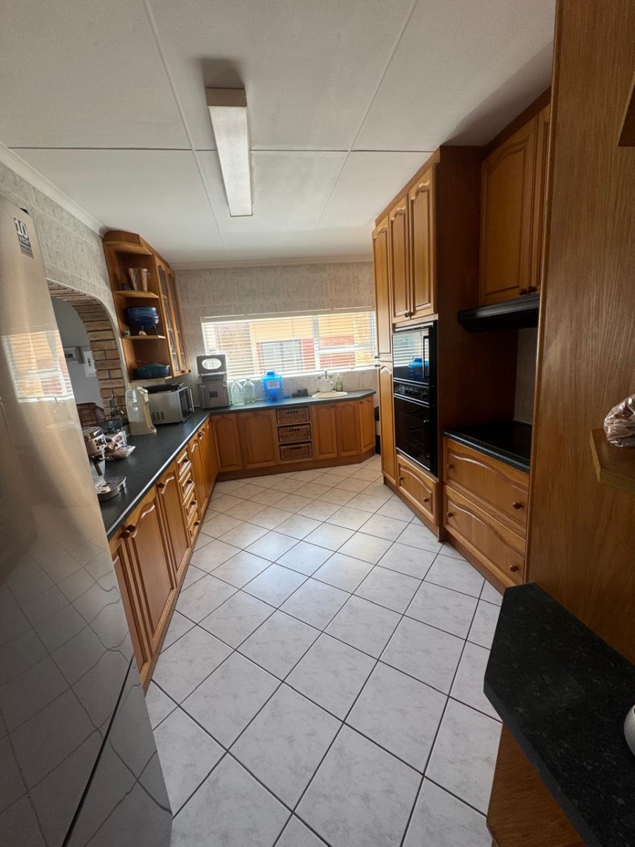 6 Bedroom Property for Sale in Aston Bay Eastern Cape